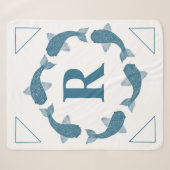 Couverture Sherpa Bleu Koi poisson entourant un monogramme initial (Devant (Horizontal))