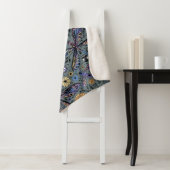 Couverture Sherpa Bugs de Doodle sur le gris de latte (En situation)