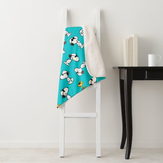 Couverture Sherpa cacahuètes | Snoopy & Lunettes de soleil Motif (En situation)