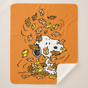 Couverture Sherpa cacahuètes Snoopy Pile de Feuilles