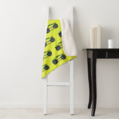 Couverture Sherpa Camion Monster sur le vert citron (En situation)