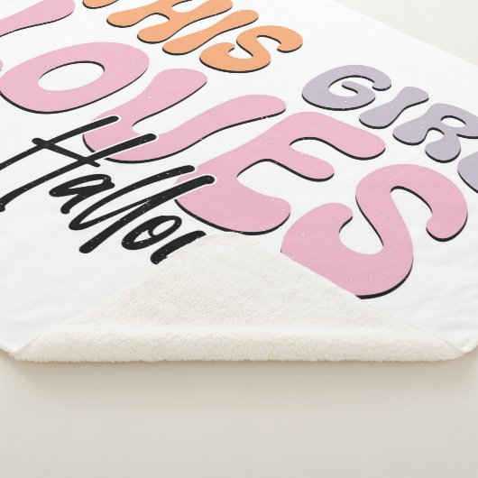 Couverture Sherpa Cette fille adore Halloween (3/4)