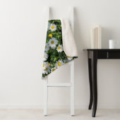 Couverture Sherpa Champ de marguerite du printemps : Arrière - plan (En situation)