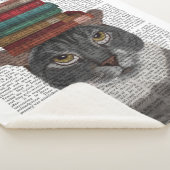 Couverture Sherpa Chat gris avec des livres sur la tête (3/4)