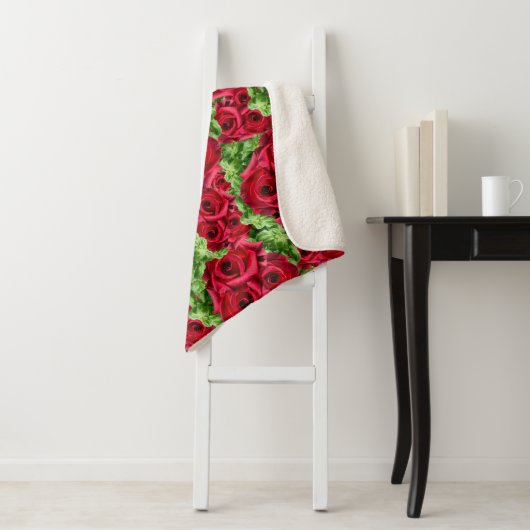 Couverture Sherpa Chemin Rouge Roses Fleur Garland (En situation)