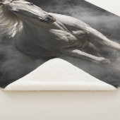 Couverture Sherpa Cheval Blanc Dans La Fumée (3/4)