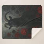 Couverture Sherpa Chèvre noire gothique avec roses rouges Art foncé (Devant (Horizontal))