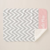 Couverture Sherpa Chevron gris et rose Nom du bébé Monogrammé (Devant (Horizontal))