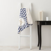 Couverture Sherpa Chevron Monogramme de la marine nautique (En situation)