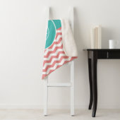 Couverture Sherpa Chevron turquoise de corail Quatrefoil (En situation)