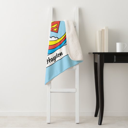 Couverture Sherpa Chibi Supergirl volant arc-en-ciel (En situation)