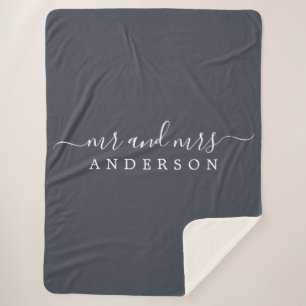Couverture Sherpa Chic Newlysée M. Mme Charcoal Blue Monogramme
