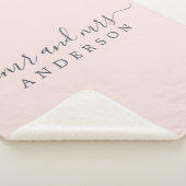 Couverture Sherpa Chic Newlysée M. Mme Pastel Pink Monogram (3/4)