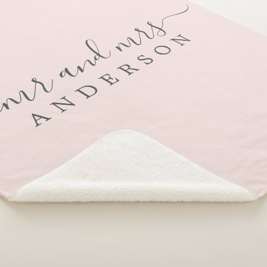 Couverture Sherpa Chic Newlysée M. Mme Pastel Pink Monogram (3/4)