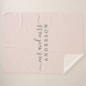 Couverture Sherpa Chic Newlysée M. Mme Pastel Pink Monogram (Devant (Horizontal))