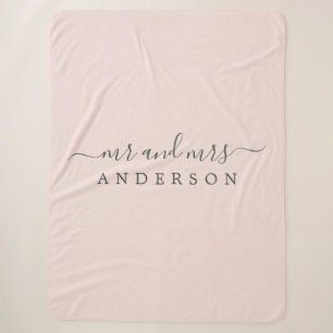 Couverture Sherpa Chic Newlysée M. Mme Pastel Pink Monogram