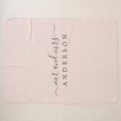 Couverture Sherpa Chic Newlysée M. Mme Pastel Pink Monogram (Devant (Horizontal))