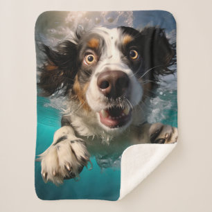 Couverture Sherpa Chien Excité Nageant Sous L'eau Design