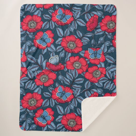 Couverture Sherpa Chien rose et papillons en bleu et rouge (Devant)