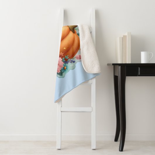 Couverture Sherpa Citrouille mignon avec Fleurs T-shirt personnalisé (En situation)