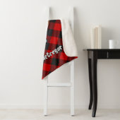 Couverture Sherpa Clan Gregor Crest sur Rob Roy Tartan (En situation)