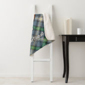 Couverture Sherpa Clan MacDowall Crest sur Tartan (En situation)