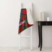 Couverture Sherpa Clan MacDuff Crest sur Tartan (En situation)