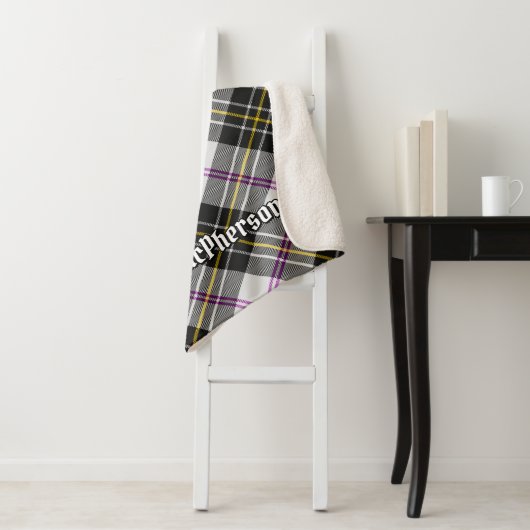 Couverture Sherpa Clan MacPherson robe Tartan Sherpa Blanket (En situation)