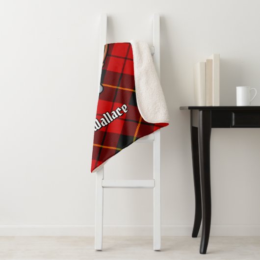 Couverture Sherpa Clan Wallace Crest sur Tartan (En situation)
