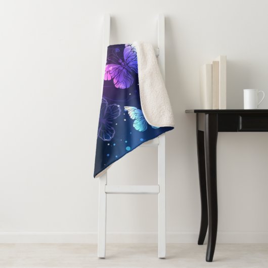 Couverture Sherpa Clowing Night Butterflies (En situation)