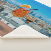 Couverture Sherpa Cocktail Spritz sur une table avec vue sur Milan (3/4)