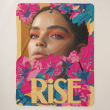 Collage d'une femme avec des fleurs vibrantes