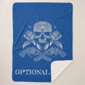 Couverture Sherpa Crâne, fleurs et armes à feu blancs sur le bleu (Devant)