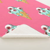 Couverture Sherpa Crème glacée bleue aux yeux. Arrière - plan rose. (3/4)