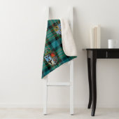 Couverture Sherpa Crêtes de clan de Ferguson de Sherpa Blanket (En situation)