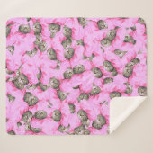 Couverture Sherpa Cute Chat dans un Motif Casquette rose Random (Devant (Horizontal))
