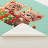 Couverture Sherpa **Cute Kittens Fighting Over a Gift – Funny Christ (3/4)