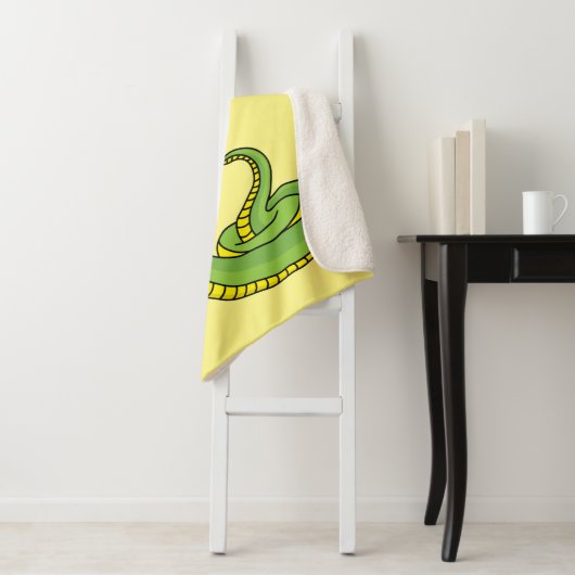 Couverture Sherpa Cute serpent vert avec chapeau santa dessin animé (En situation)