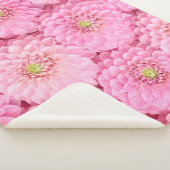 Couverture Sherpa Dahlia rose : vue supérieure des fleurs (3/4)