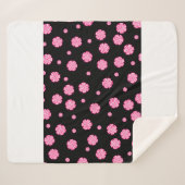 Couverture Sherpa Dark background bright stylized pink flowers. abst (Devant (Horizontal))