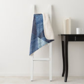 Couverture Sherpa Denim Urban : Patchwork à rayures détendues. (En situation)