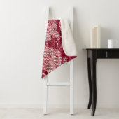 Couverture Sherpa Dentelle rouge : textile jacquard élastique. (En situation)