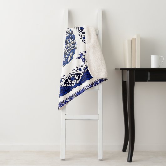 Couverture Sherpa Design classique de saule bleu (En situation)