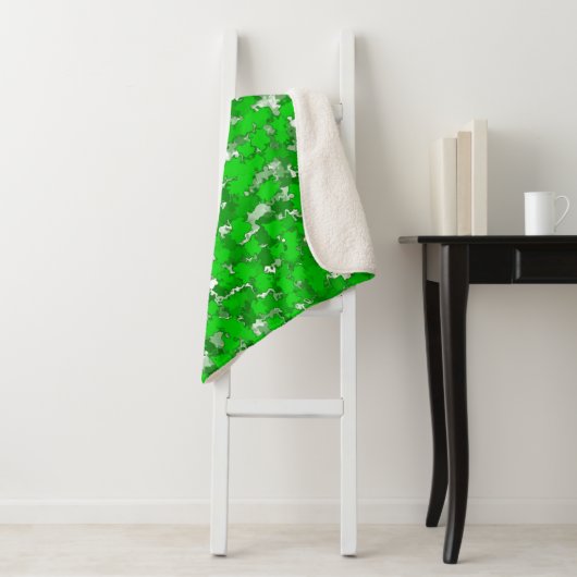 Couverture Sherpa Design d'art Abstrait Foliage vert (En situation)