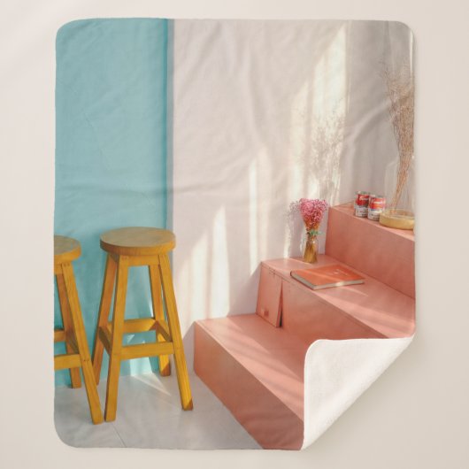 Couverture Sherpa Deux tabourets de bar en bois jaune (Devant)