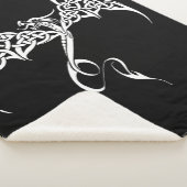 Couverture Sherpa Dragon tribal celtique noir blanc (3/4)
