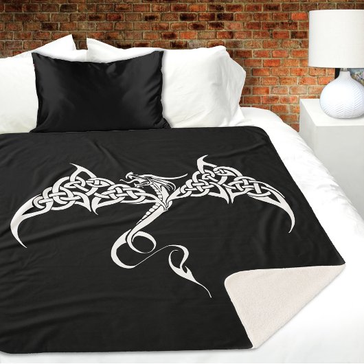 Couverture Sherpa Dragon tribal celtique noir blanc