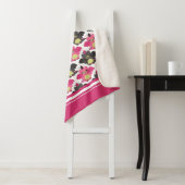 Couverture Sherpa Dragons roses et noirs de bébé - nom (En situation)