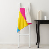 Couverture Sherpa Drapeau de la fierté Pansexual (En situation)