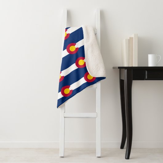 Couverture Sherpa Drapeau du Colorado (En situation)